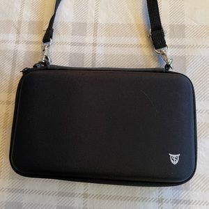 Carrying Case for Nintendo DS & game cards, hard shell, adjustable strap